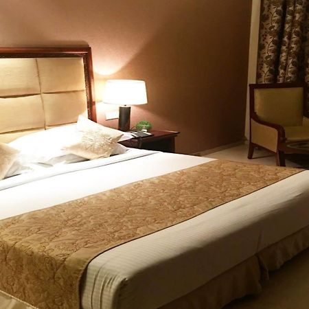 Godwin Hotel Meerut Exterior photo